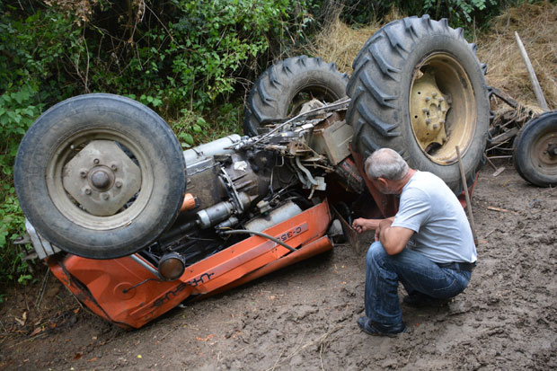 ТРАГЕДИЈА У ОКОЛИНИ КРУШЕВЦА: Супружници погинули на трактору